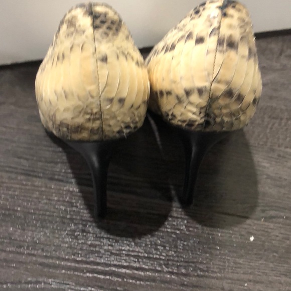 Kors by Michael Kors snakeskin 👠 - Picture 3 of 4